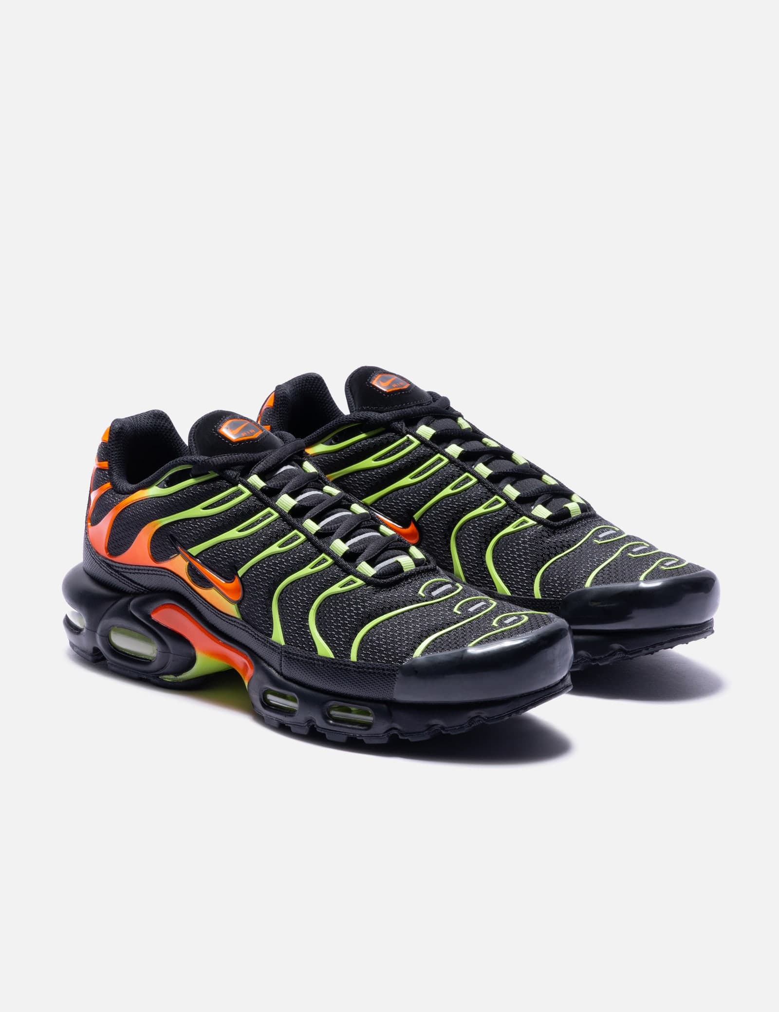 Air Max Plus view 4