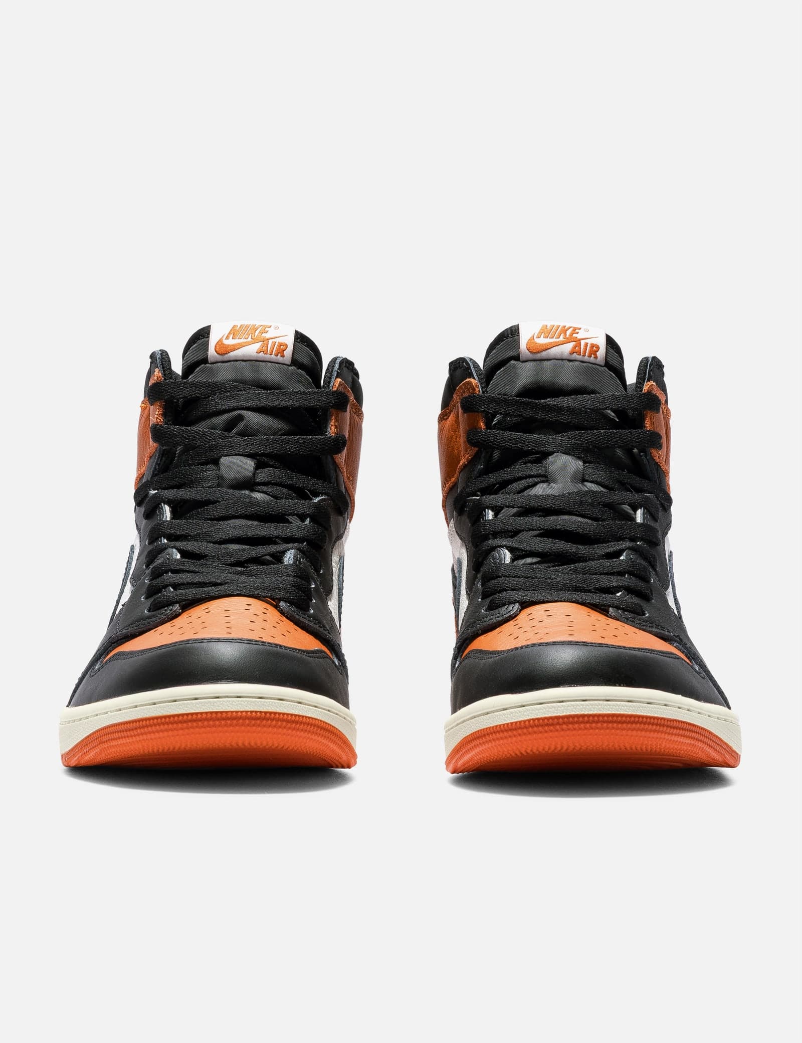AIR JORDAN 1 RETRO HIGH OG view 2