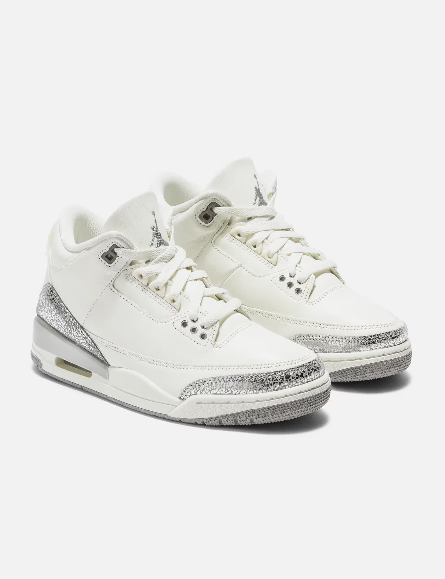 Air Jordan 3 Retro view 4