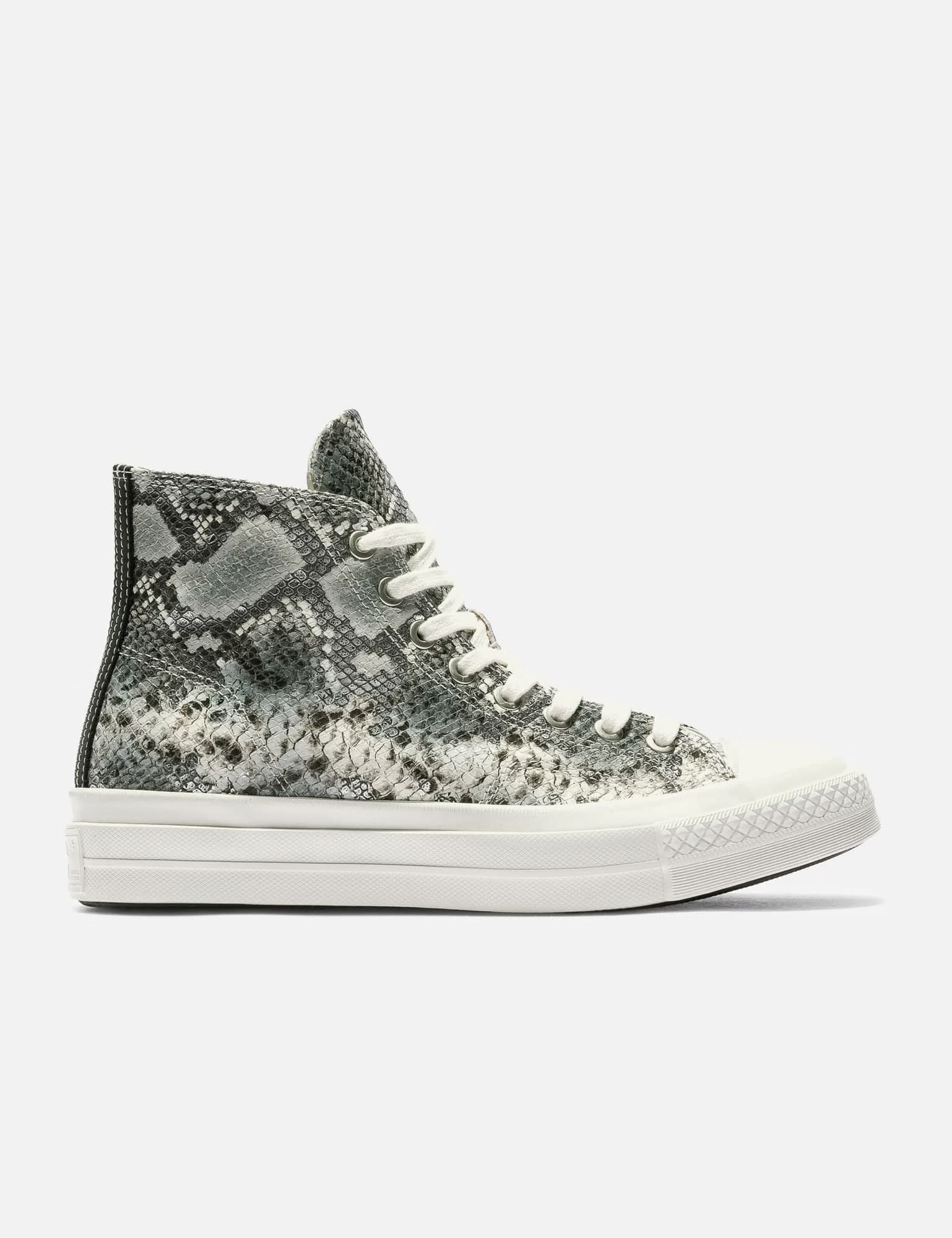 Converse view 9