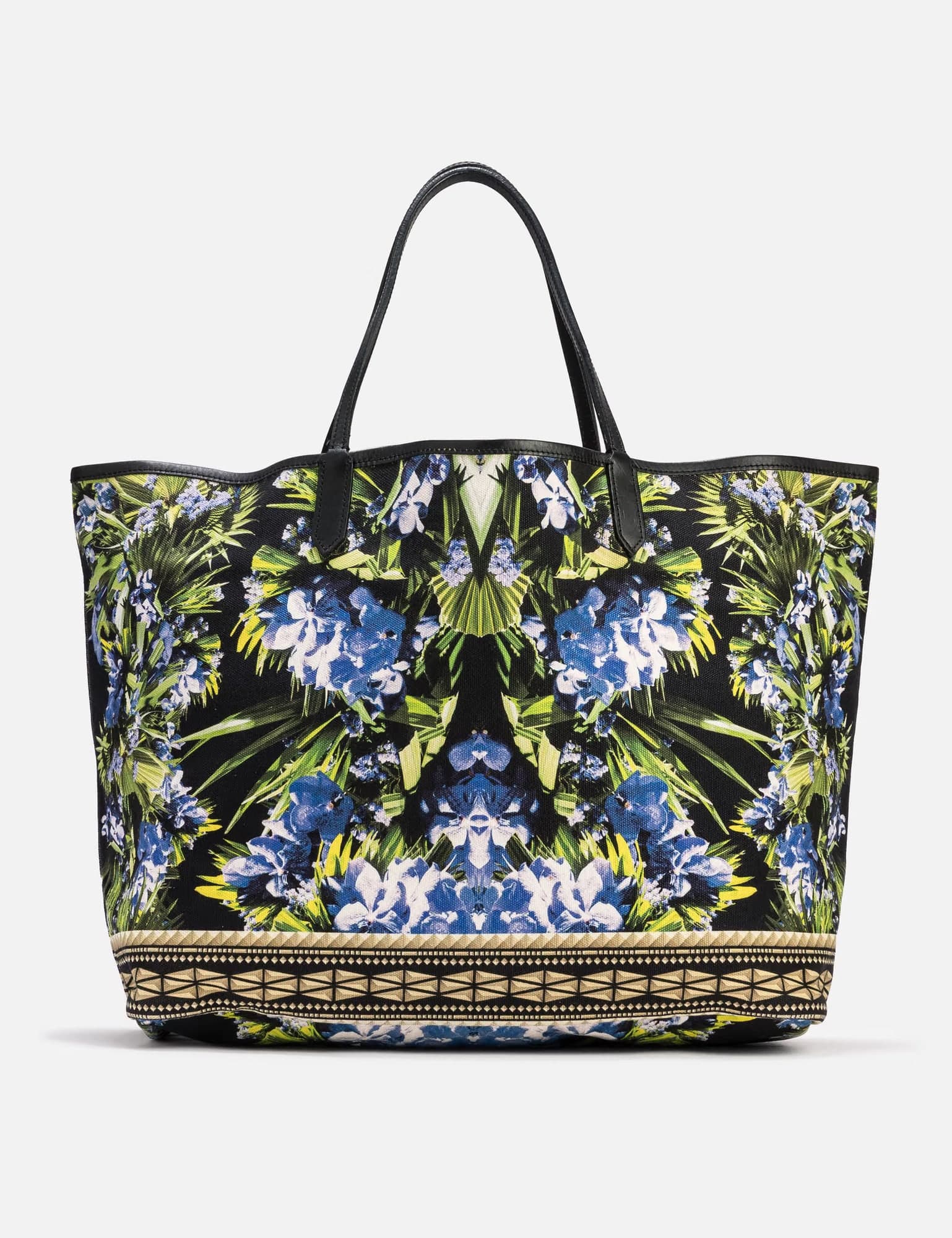 Givenchy view 2