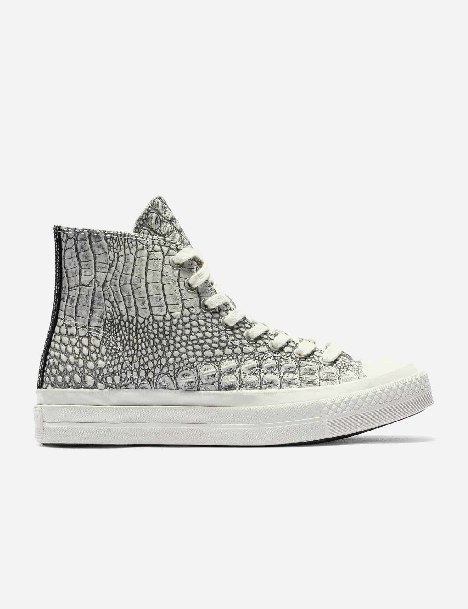 Converse view 8